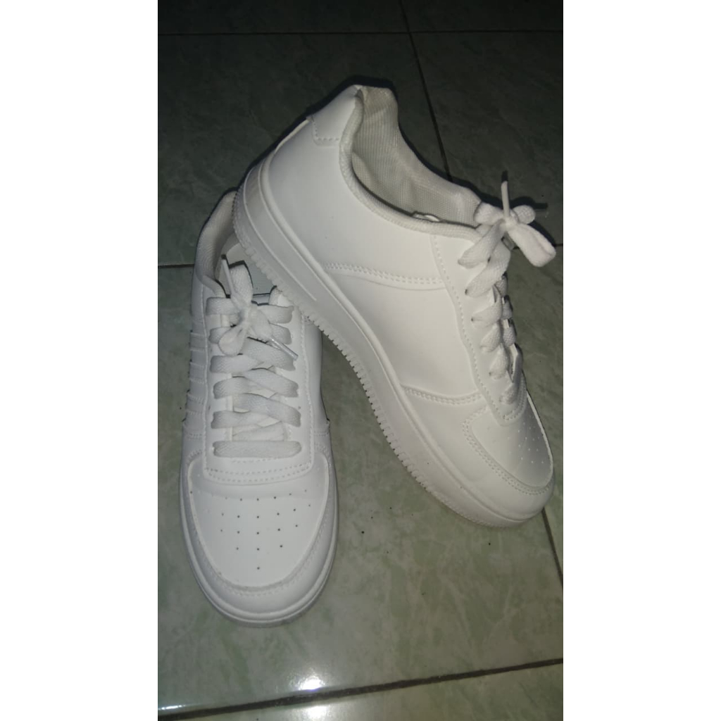 preloved sepatu sneakers putih