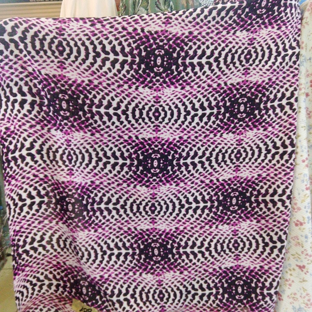 Kain Ceruty Sifon Motif Geometris Ungu Bahan Meteran Lq