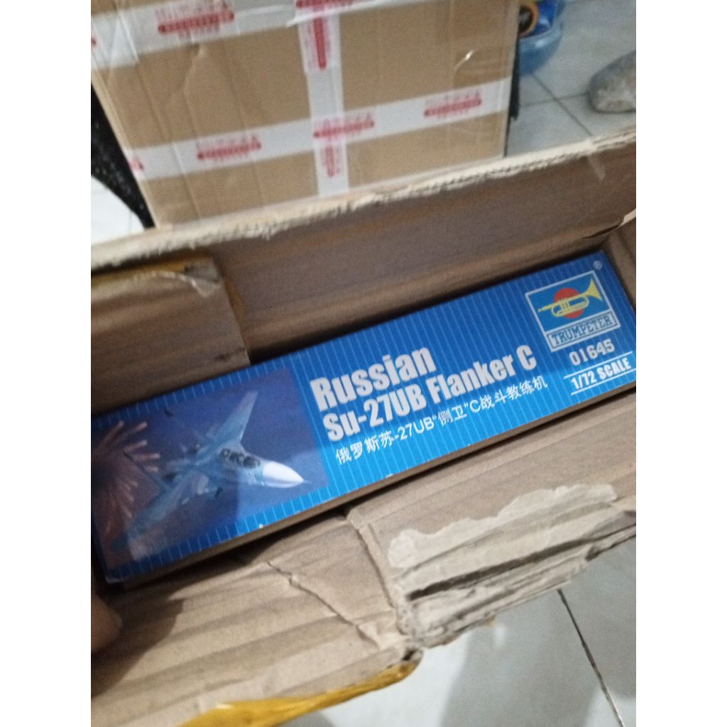 Model Kit 1/72 Trumpeter Su-27UB