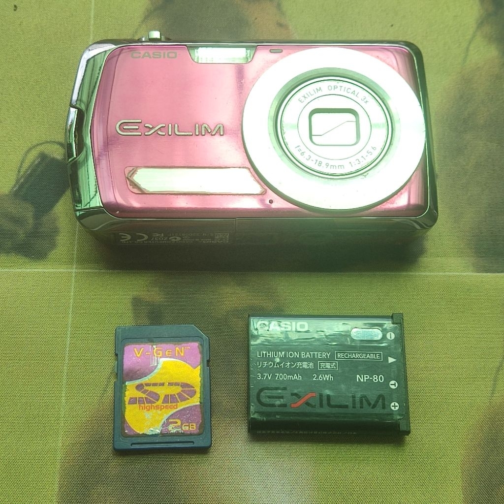 Casio Ex-z2 pink digicam digital camera pocket kamera kantong ex z2 VGEN memori memmory card batre b