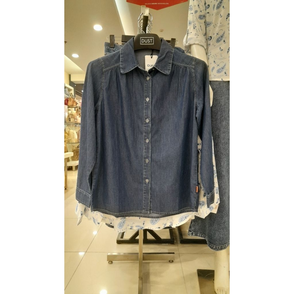 Kemeja denim wanita brand DUST