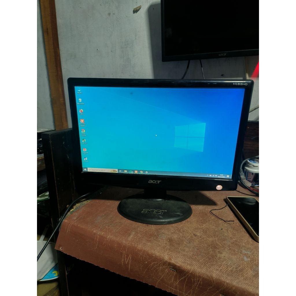 LCD Monitor 16 inch Acer