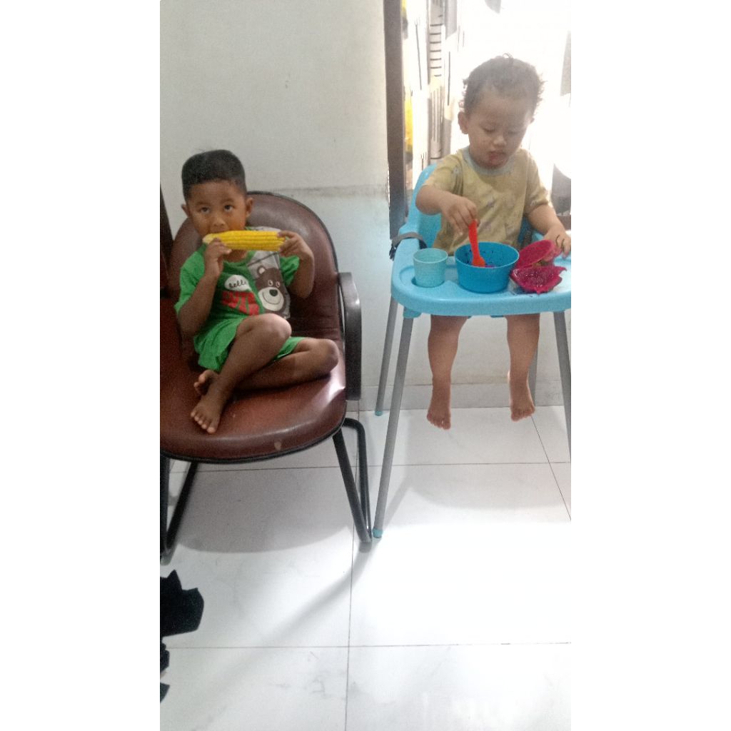 Preloved baby chair informa warna biru