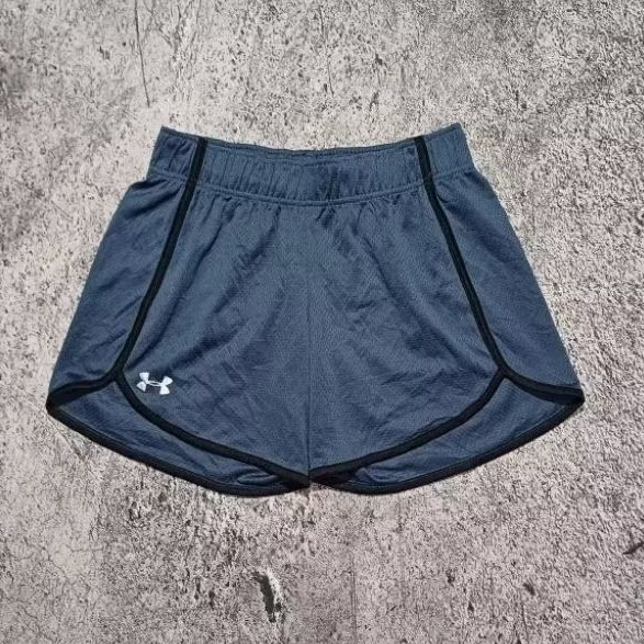celana pendek Under Armour