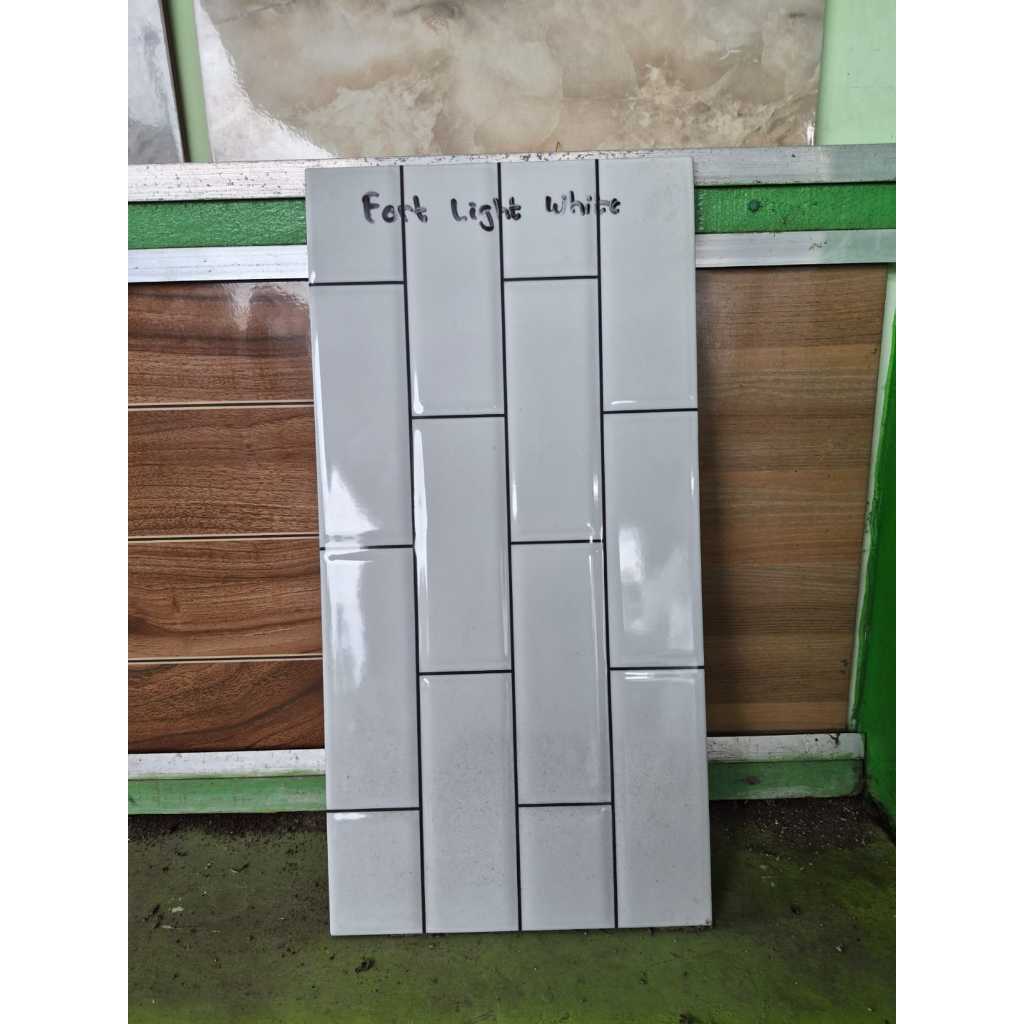 Keramik Dinding Fort Light White 25x50 Motif Subway Glossy Putih Cerah Elegan untuk Dapur & Kamar Ma