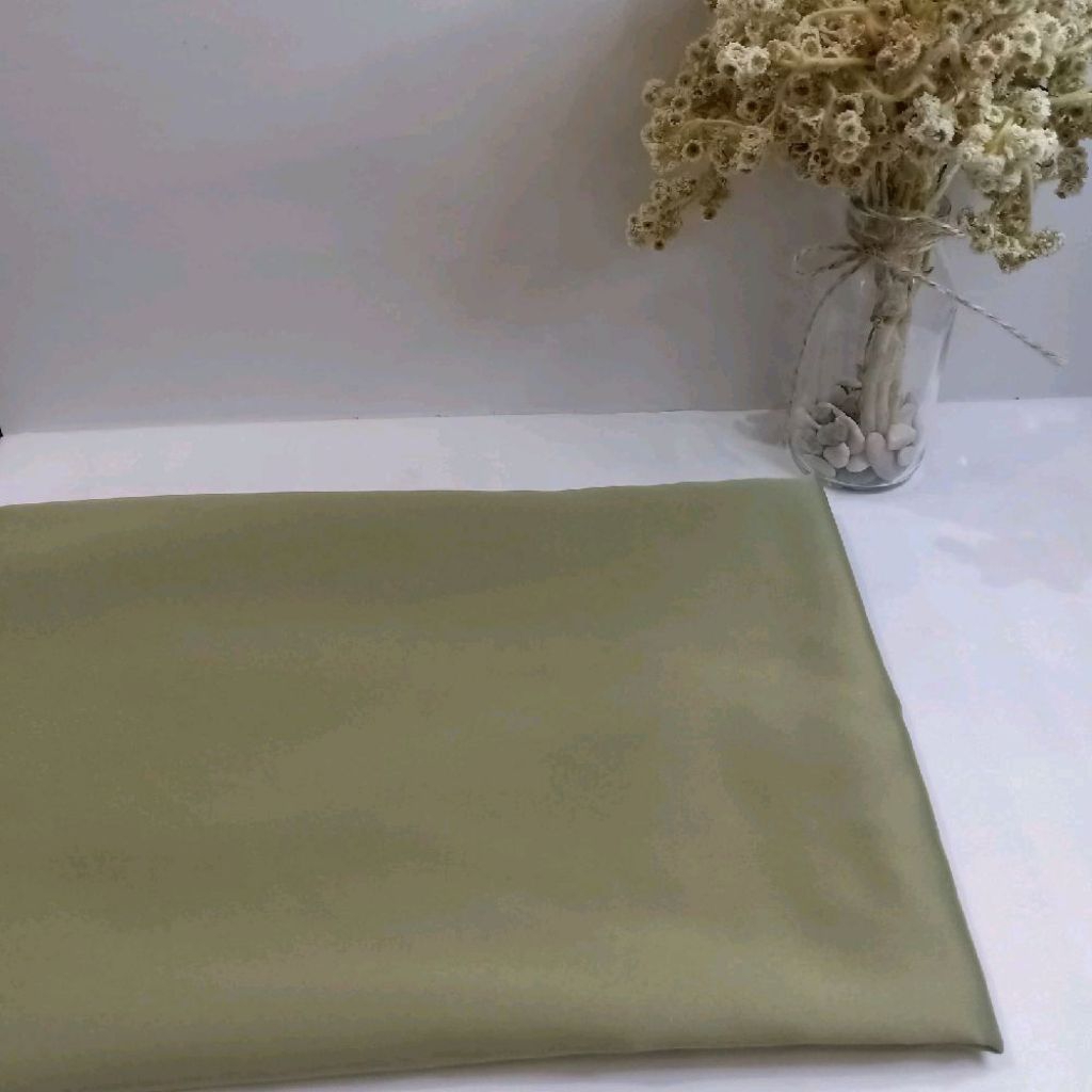 kain satin polos Roberto cavalli, kain bridesmaid, kain kondangan, lebar 150 cm harga setengah meter