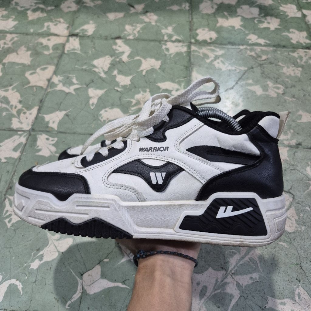 Sepatu Warrior Pria(42)