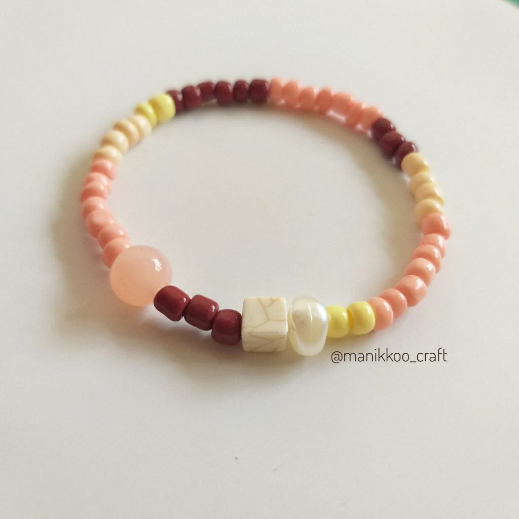 Gelang senar elastis manik smile, manik pasir, manik warna pop color, warna pastel.