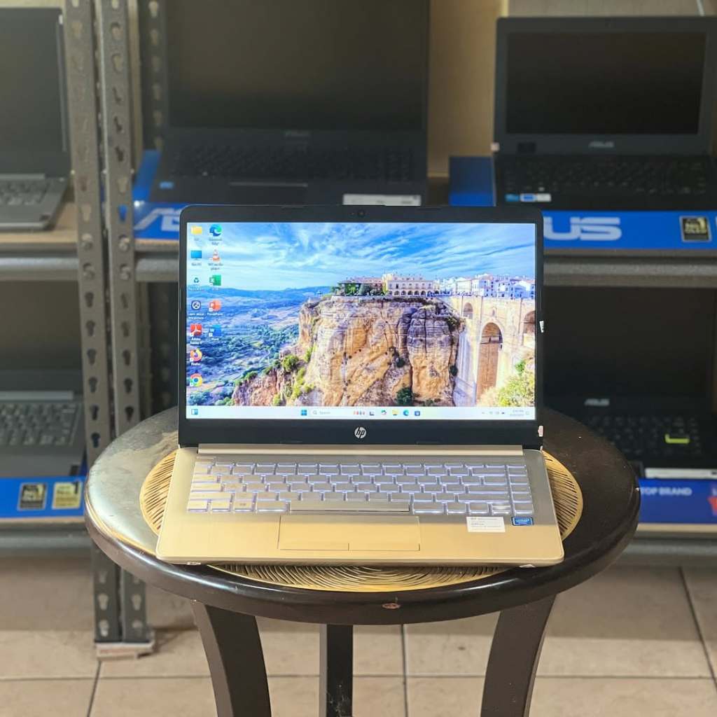 BIG PROMO HP 14S-CF2018TU INTEL CELERON N4020/RAM 8GB/SSD 256GB/MULUS