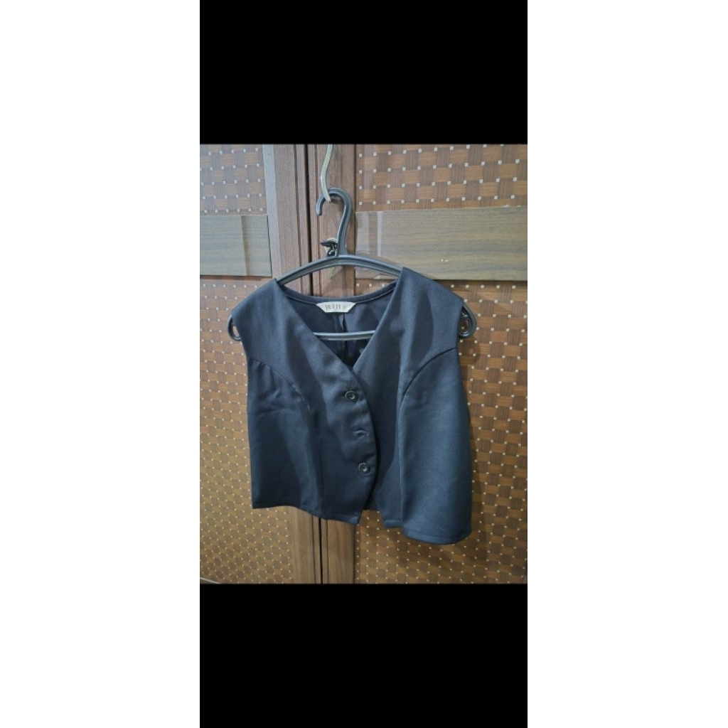 Preloved Vest Hitam
