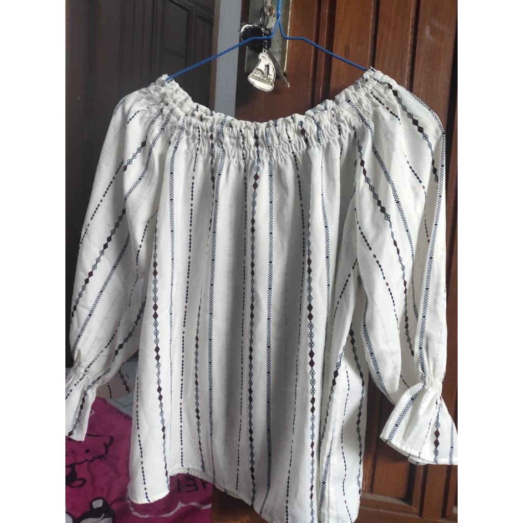 PRELOVED BLOUSE COLZA PUTIH MOTIF