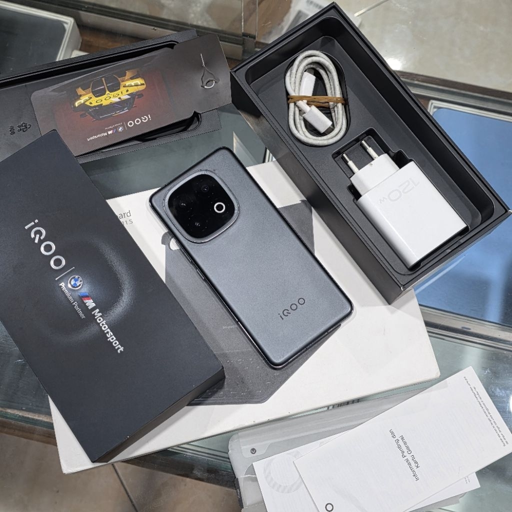 iqoo 13 5g warna hitam 16/512gb