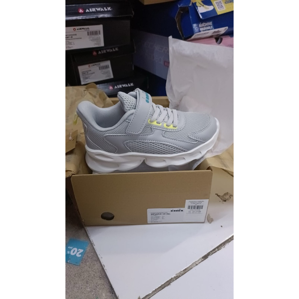 sepatu diadora anak original