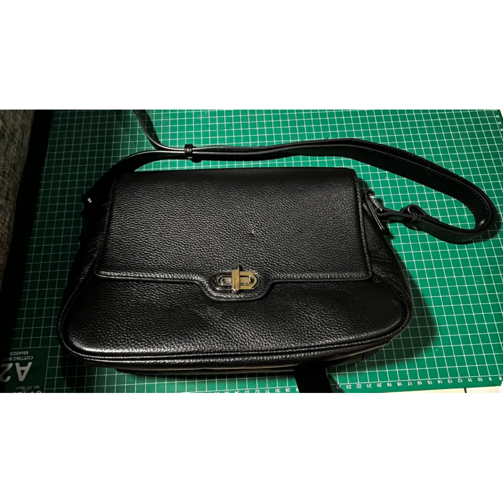 Preloved - Tas Kulit Elizabeth - Hitam