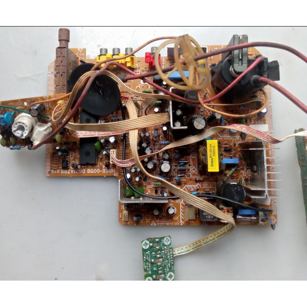 mesin tv Polytron tabung 14inch,komponen lengkap,cabutan blm test/gambling