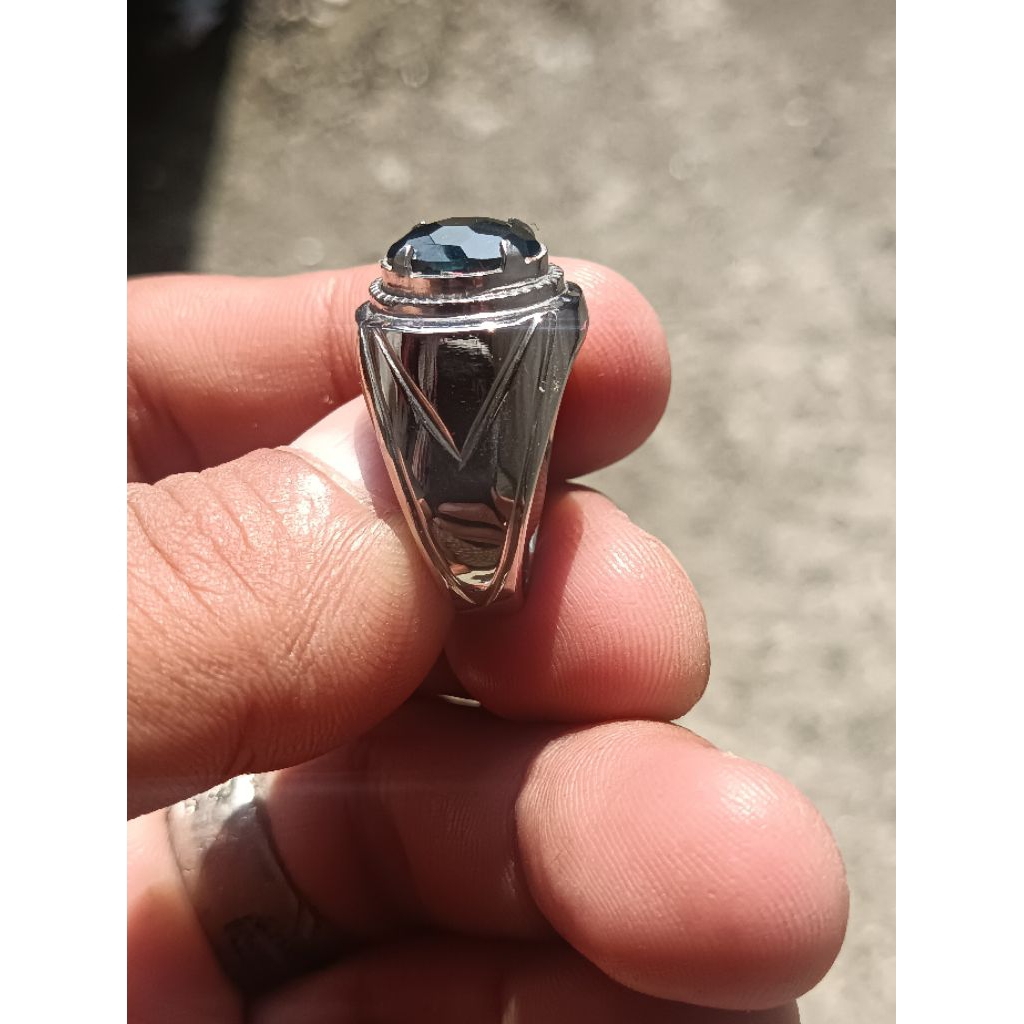 natural blue topaz london