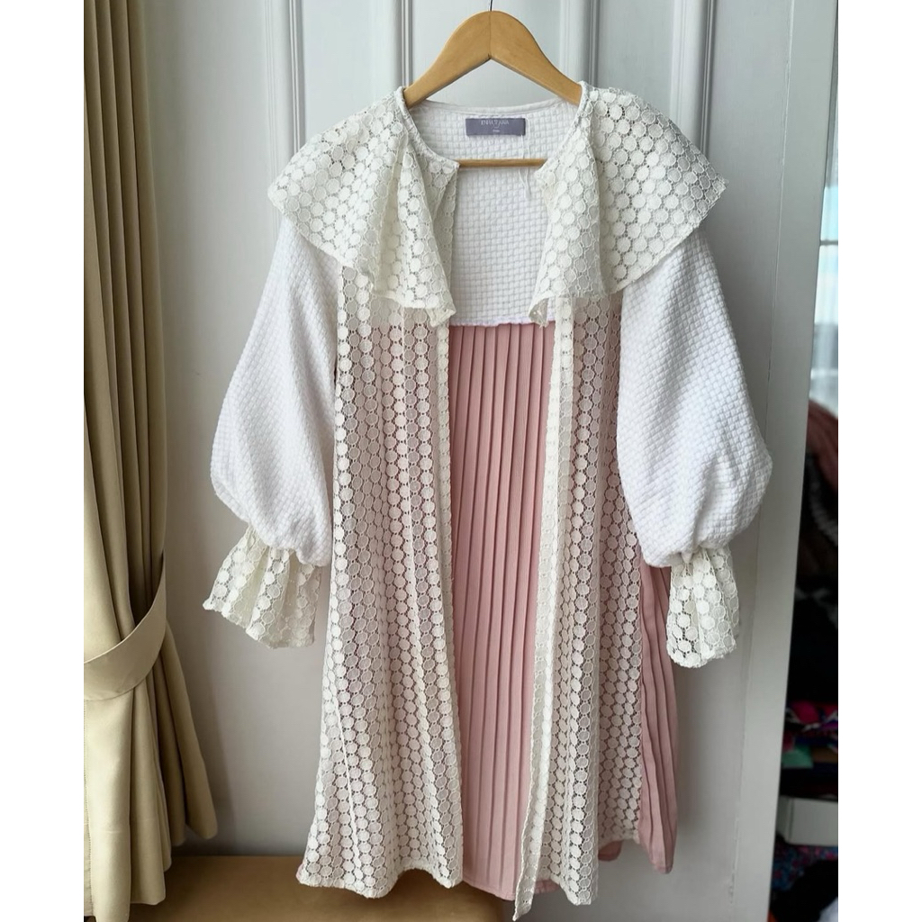 JENNA & KAIA OUTER NEWW