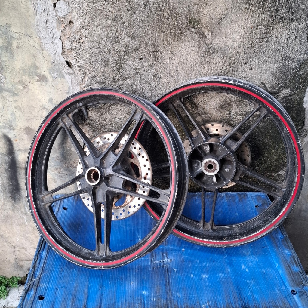 Velg yamaha r15 old r15 v2 satu set original copotan