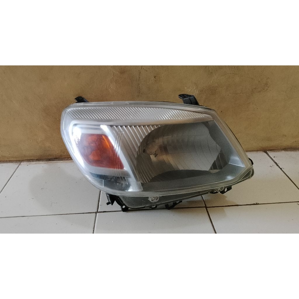 stoplamp lampu belakang Ford Everest sebelah kanan