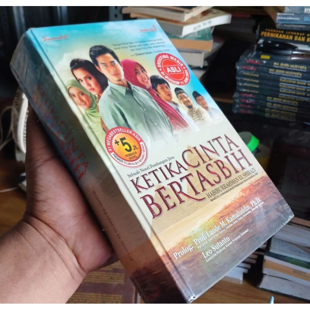 BUKU NOVEL KETIKA CINTA BERTASBIH ORIGINAL HC
