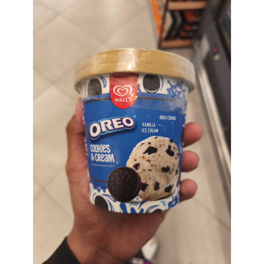 ice cream Walls Oreo cookies and cream vanila ice cream 410 ml