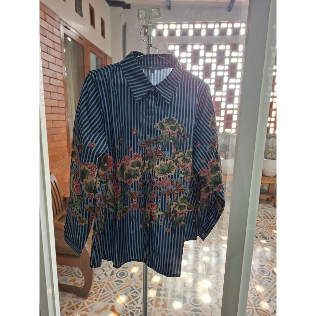 selena basic shirt benang jarum size S