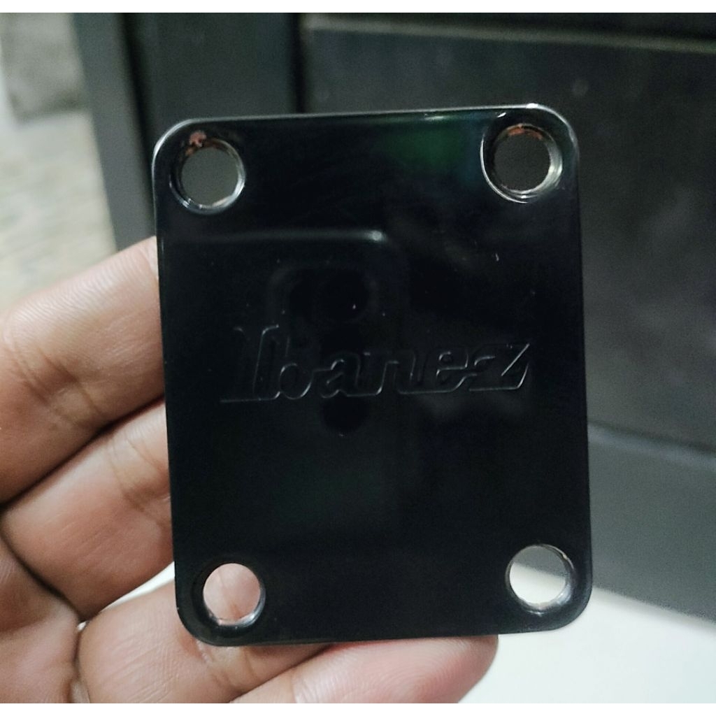 Neck Plate Gitar Logo Ibanez Original warna Hitam