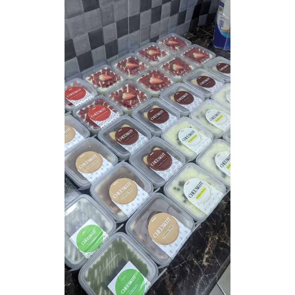CHEESKUT Keju Renyah & Creamy | Biskuit Keju Lumer | Camilan Enak by. Rabites