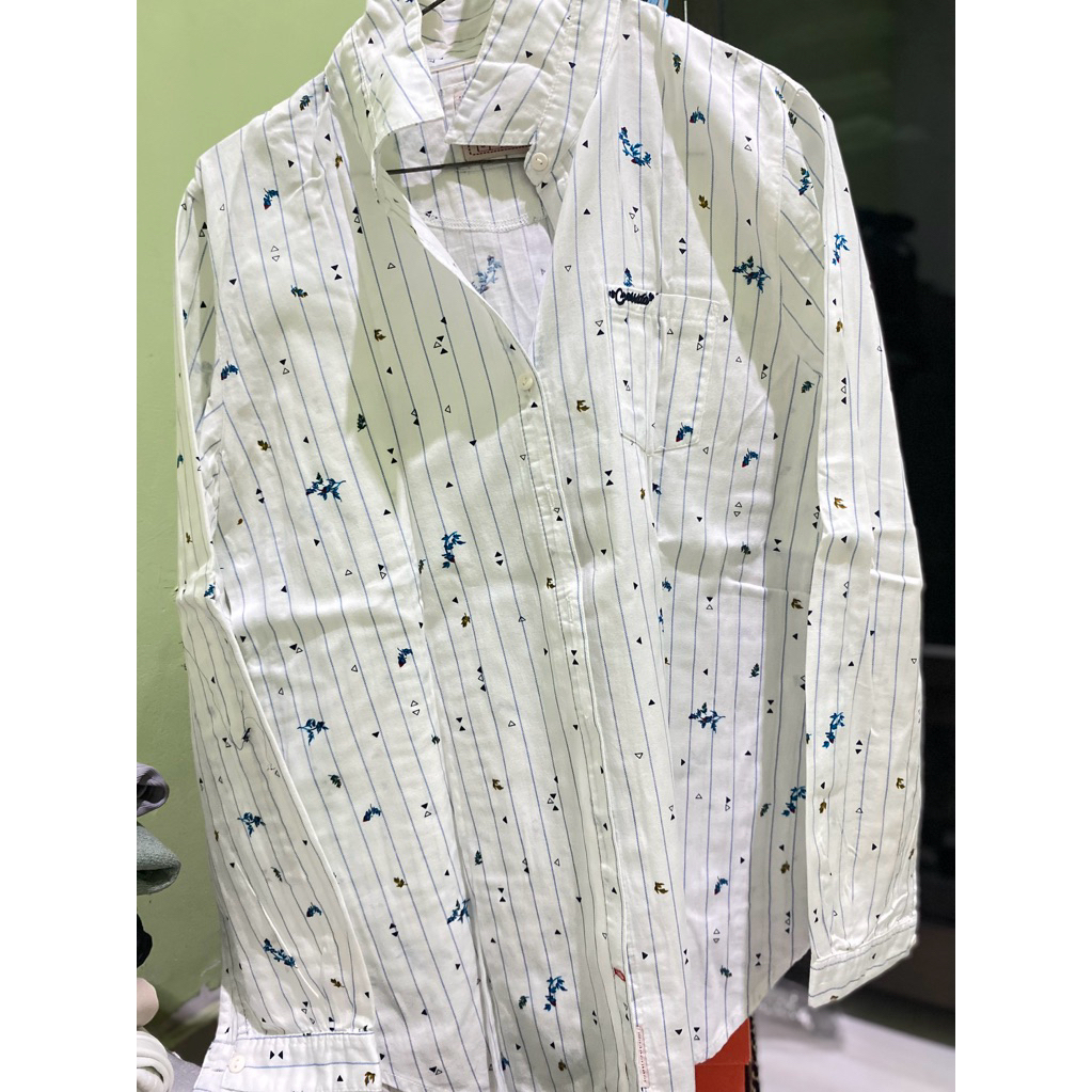 kemeja Cressida putih motif