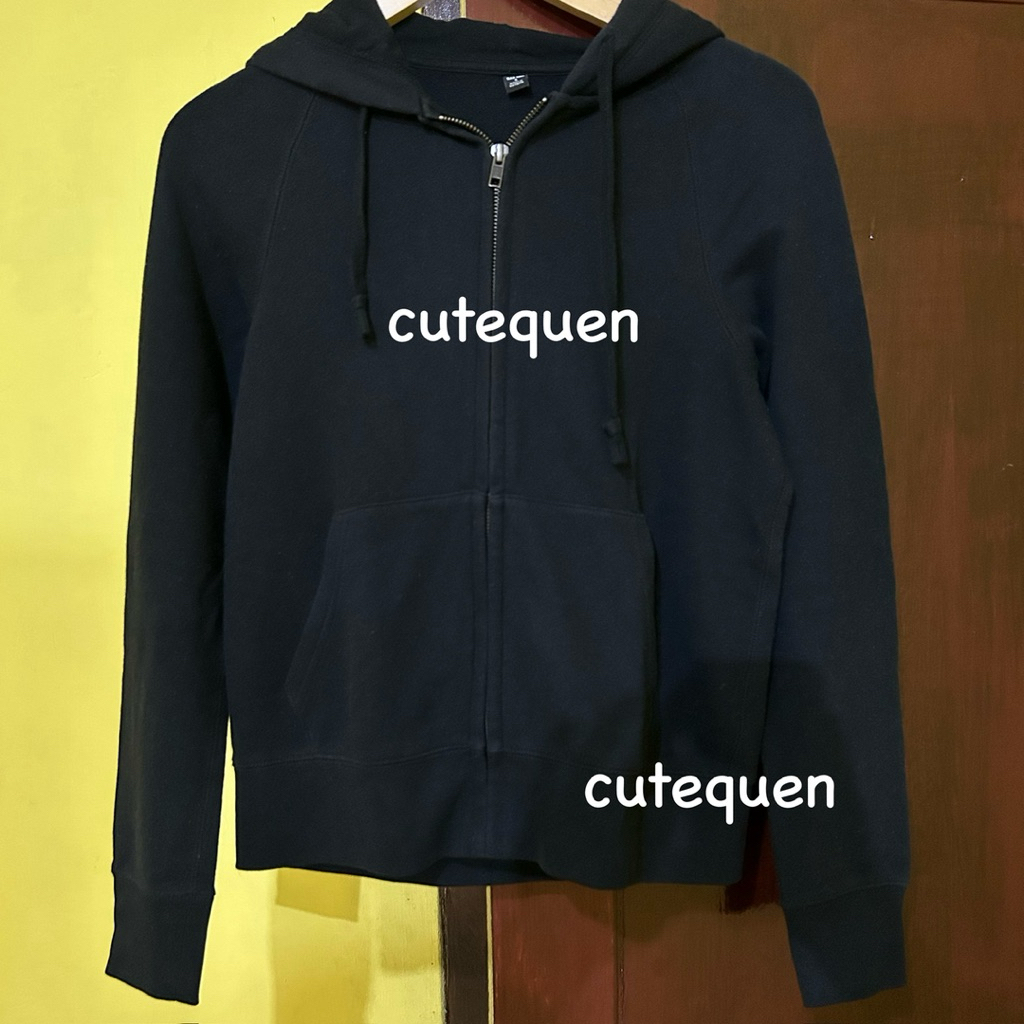 uniqlo hitam hoodie