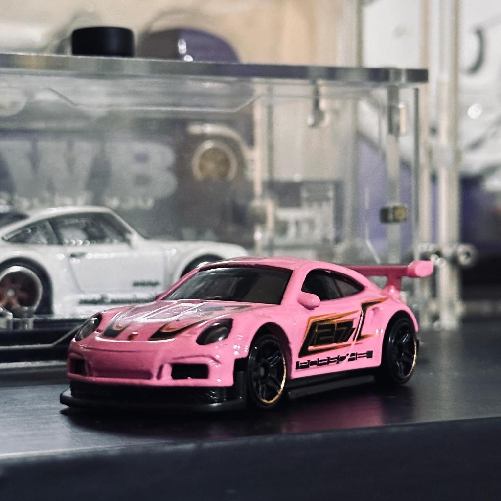 Hotwheels Porsche 911 GT3RS Pink Factory Custom UNRIVET