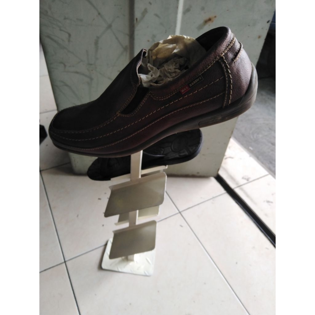 rak besi display sepatu 3 susun
