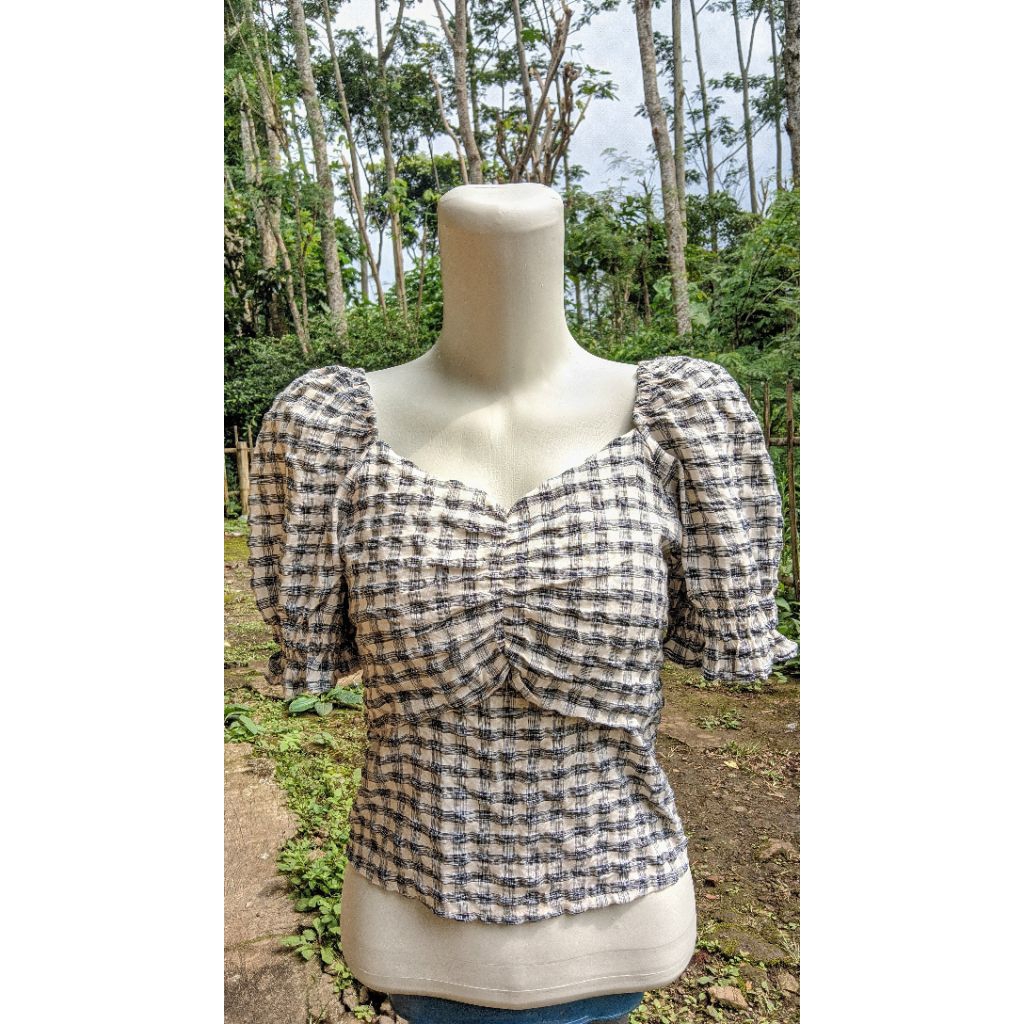 BLOUSE CROP KOTAK KOTAK HITAM PUTIH