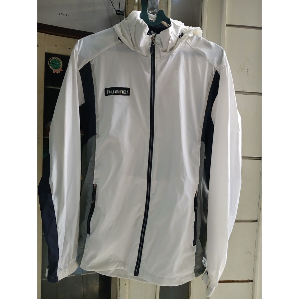 jaket running hummel