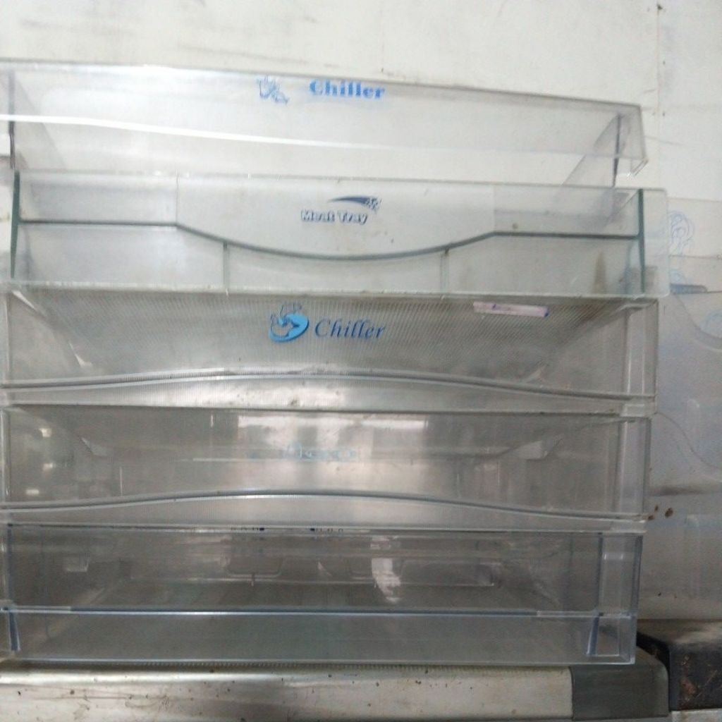 rak ciller bawah freser kulkas Toshiba Glacio