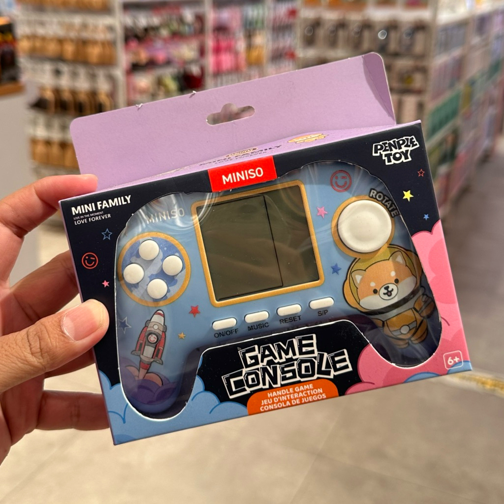 Miniso x Mini Family ‼️ Game Console / Mainan Gameboy / Dekstop Game Mini Family Penpie Toy Collecti