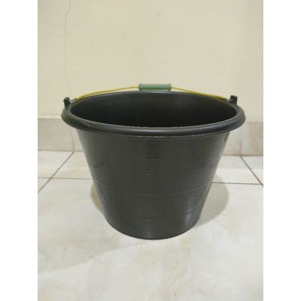 Ember Plastik Hitam 18 Anti Pecah