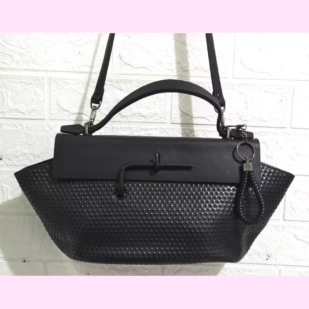 tas bottega veneta langka. bottega sling bag. handbag. tas BV preloved