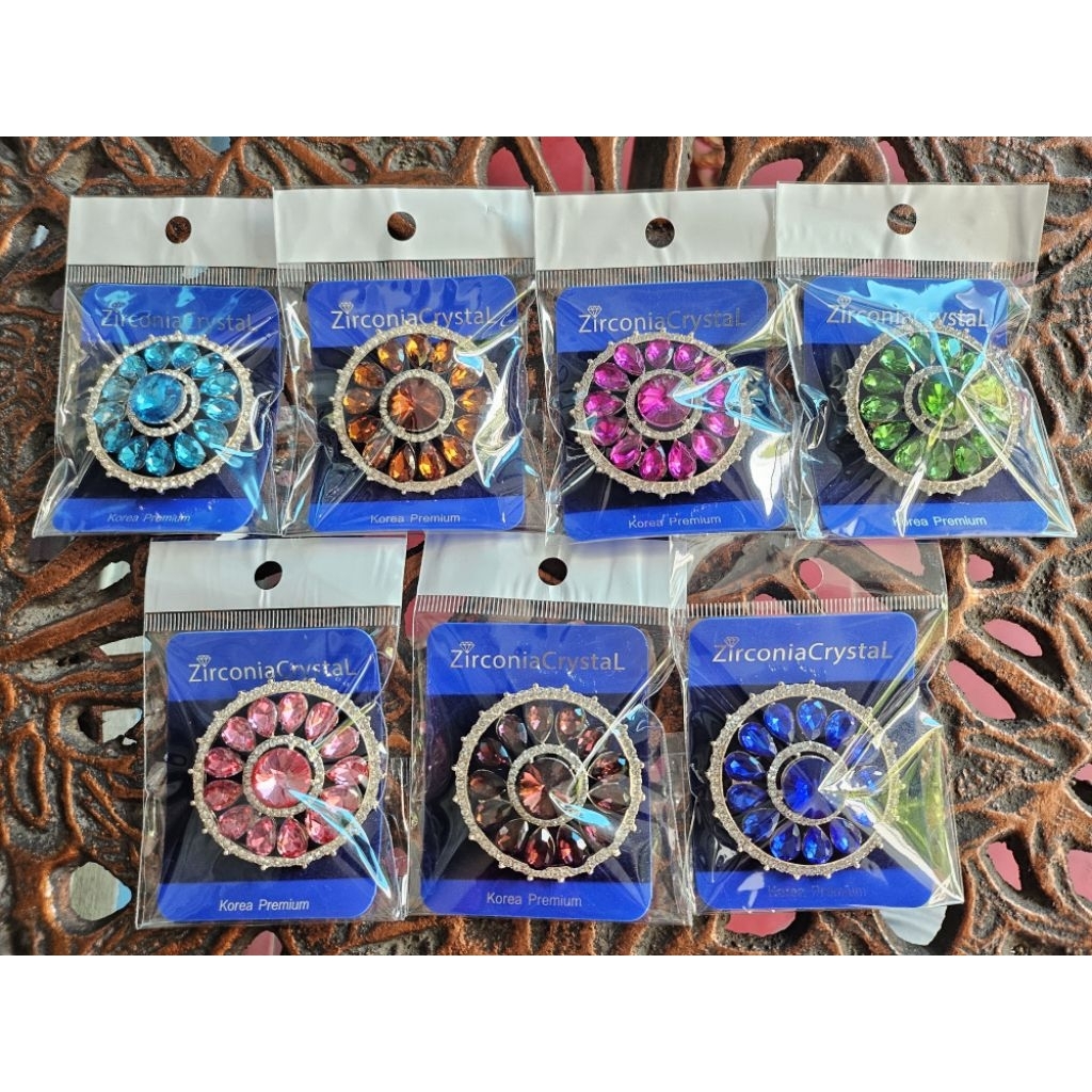 Bros Zircon cantik Bulat Besar Perisai Mewah