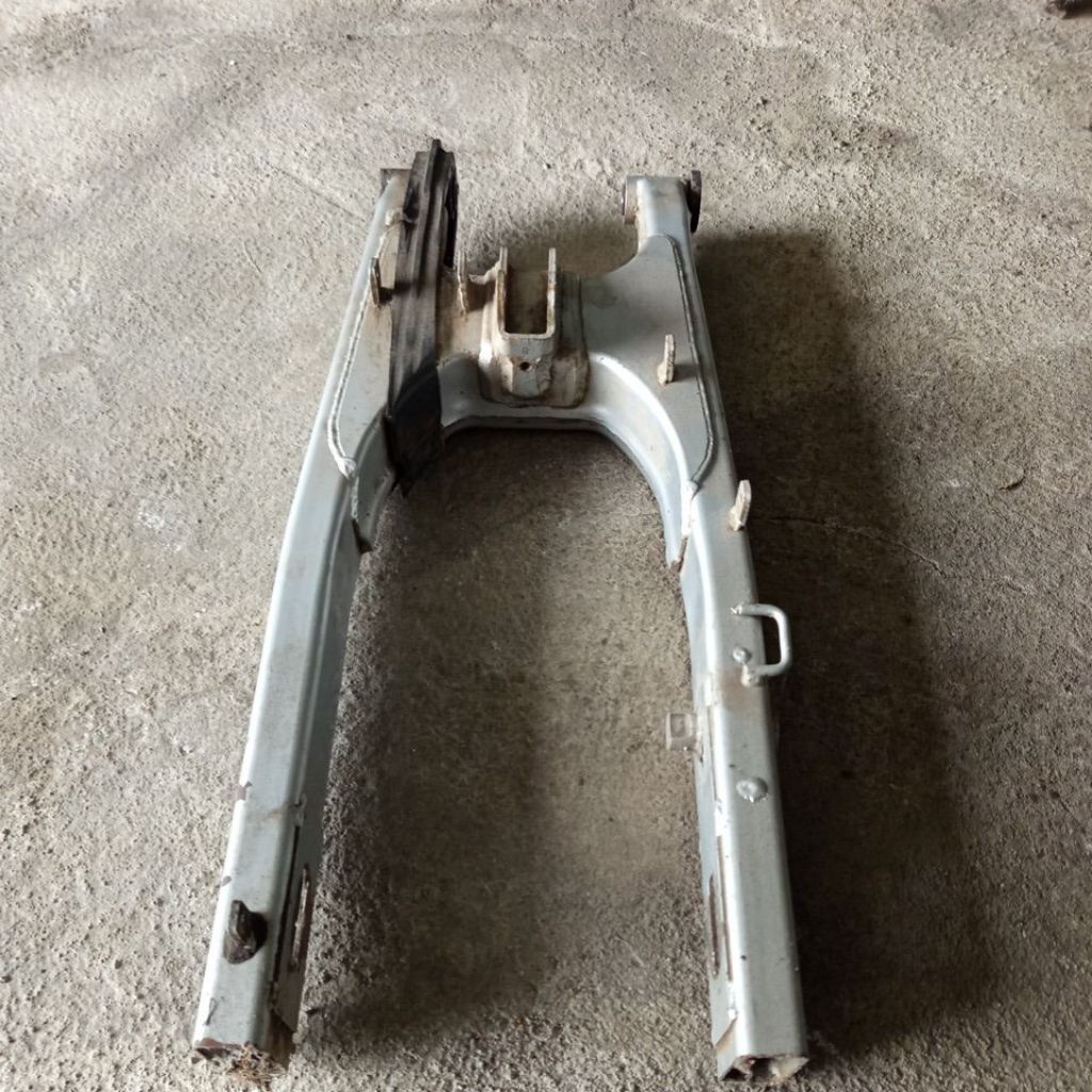 swing arm Megapro mono