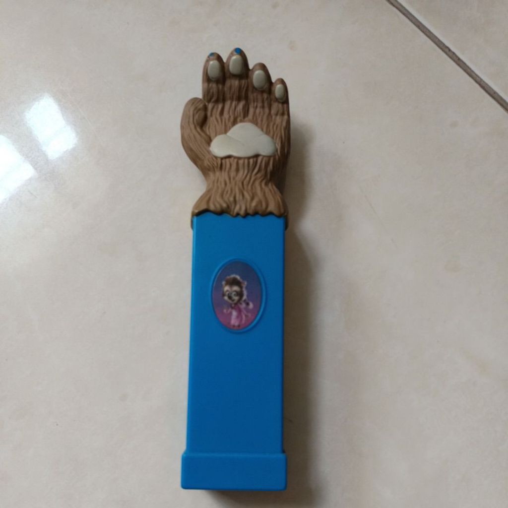 mainan figure Winnie the werewolf