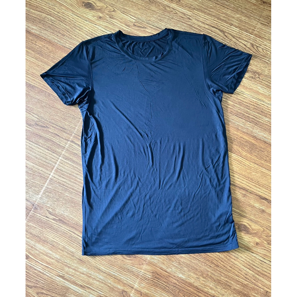 AIRism UNIQLO Manset Daleman Kaos Navy Lengan Pendek (10)