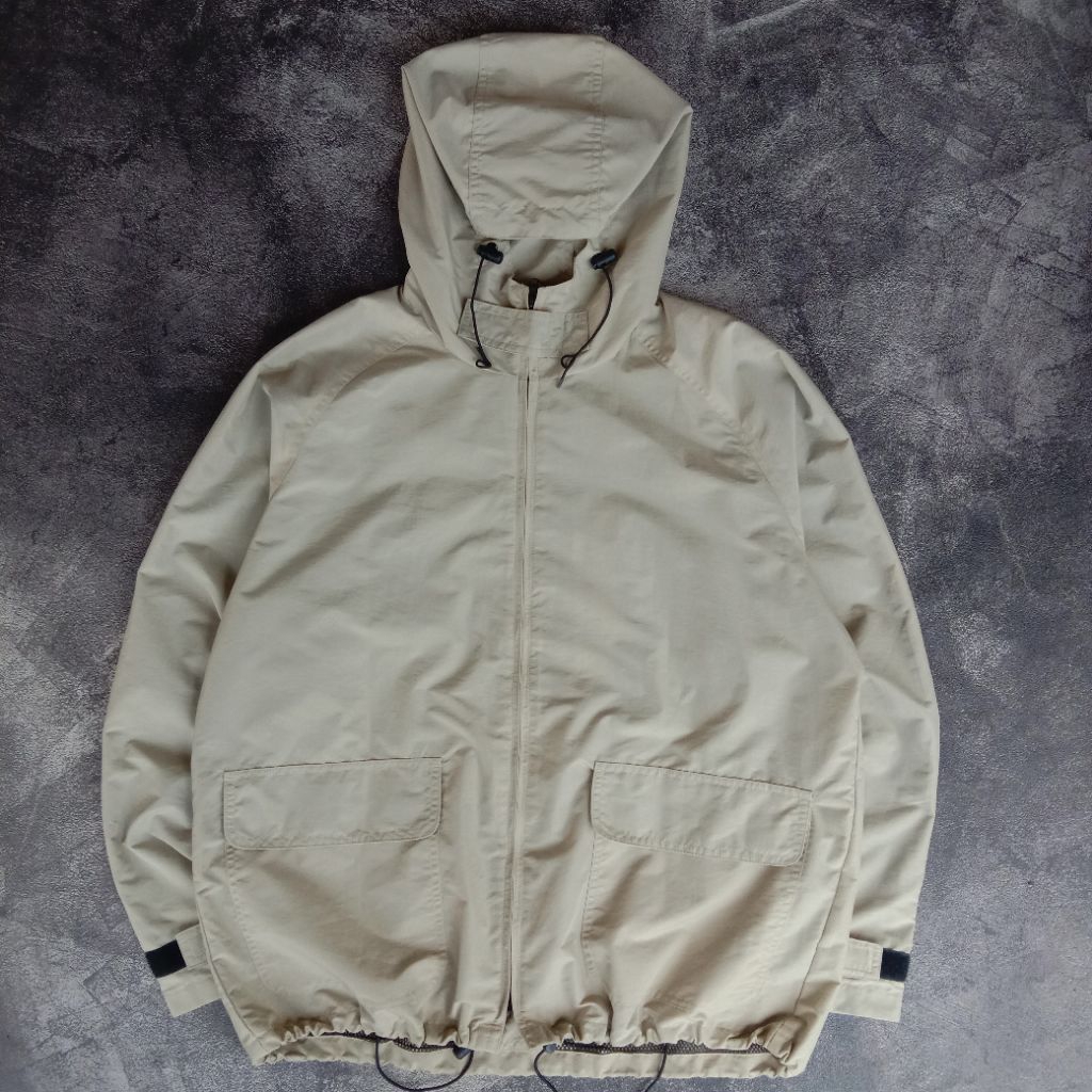 Uniqlo Outdoor jacket japan market original, jaket Gunung Uniqlo cream original, Windbreaker jacket 