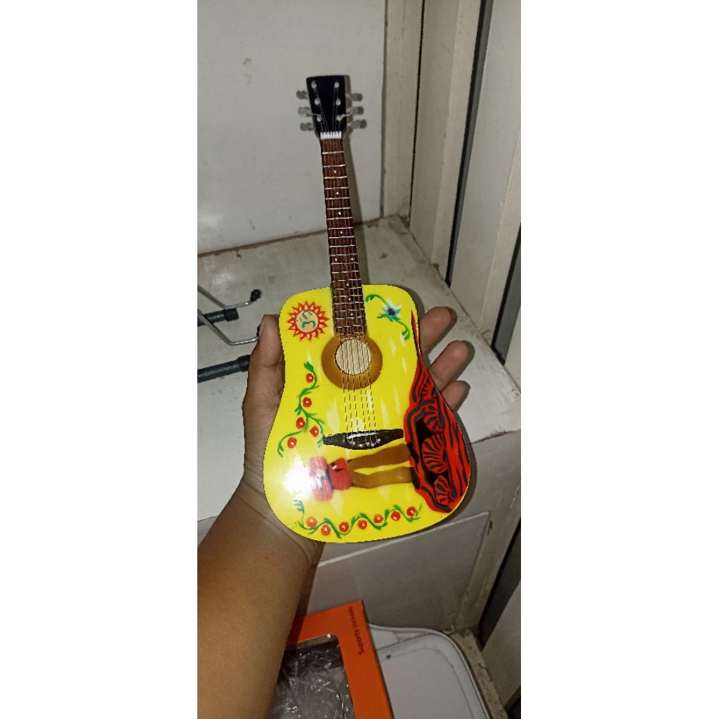 miniatur gitar Beatles yellow submarine