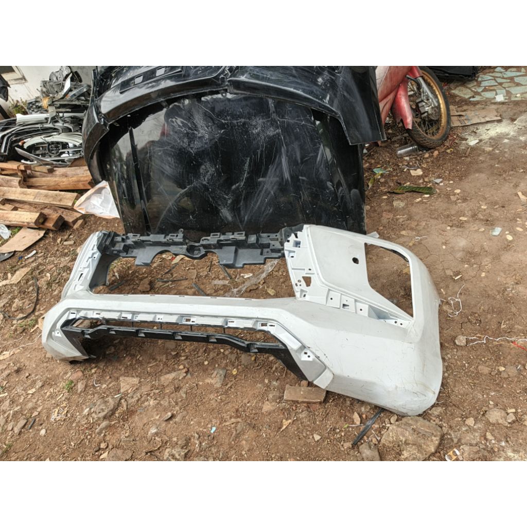 bumper bemper depan  Mitsubishi pajero 2021 2022 original