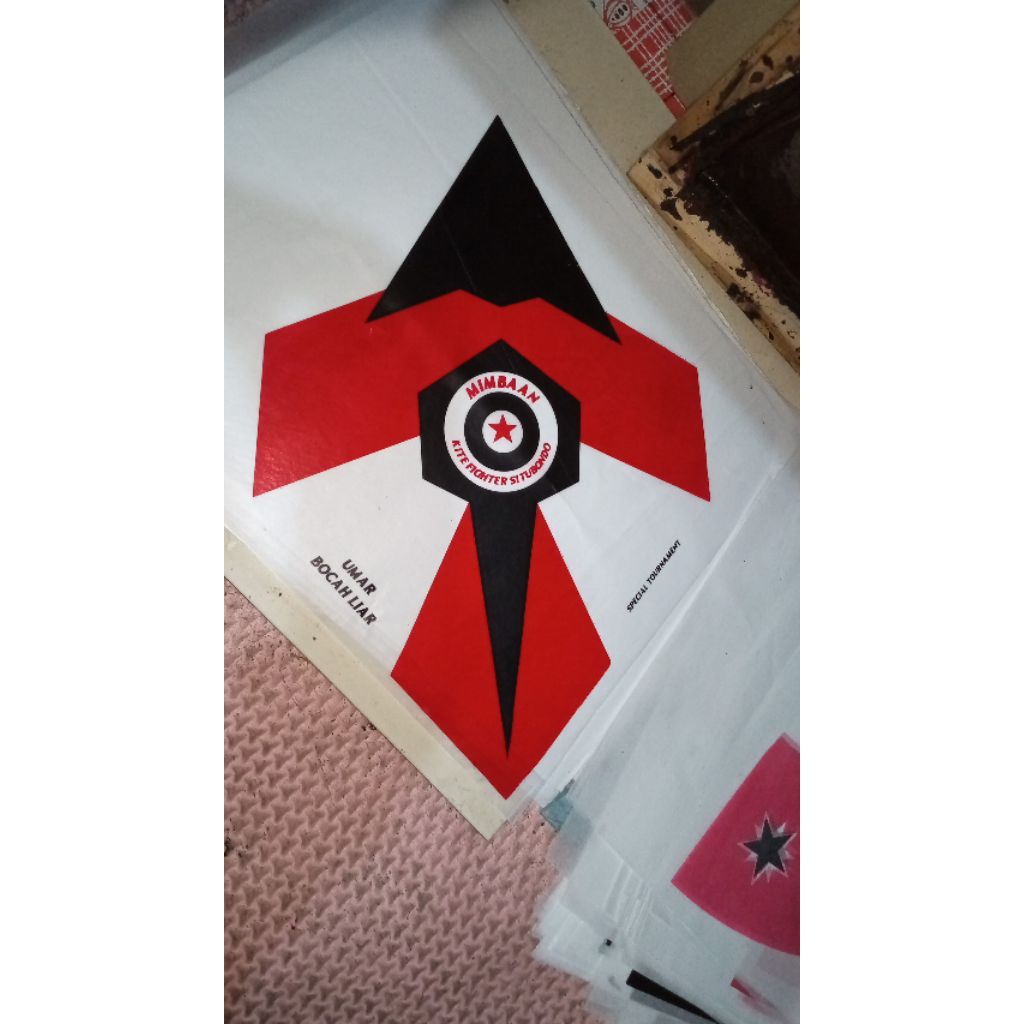 kertas layangan 2 warna