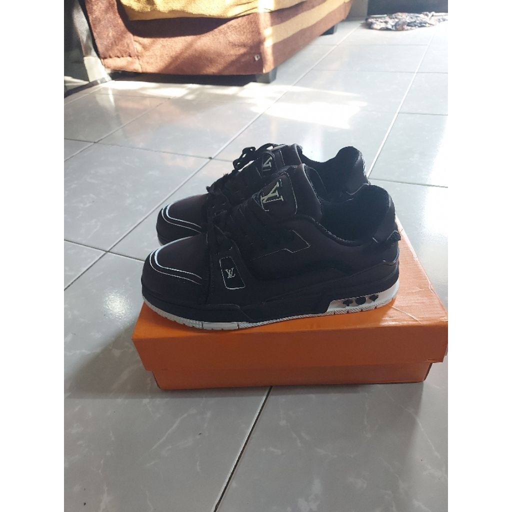 sepatu kasual santai civilist  bogor