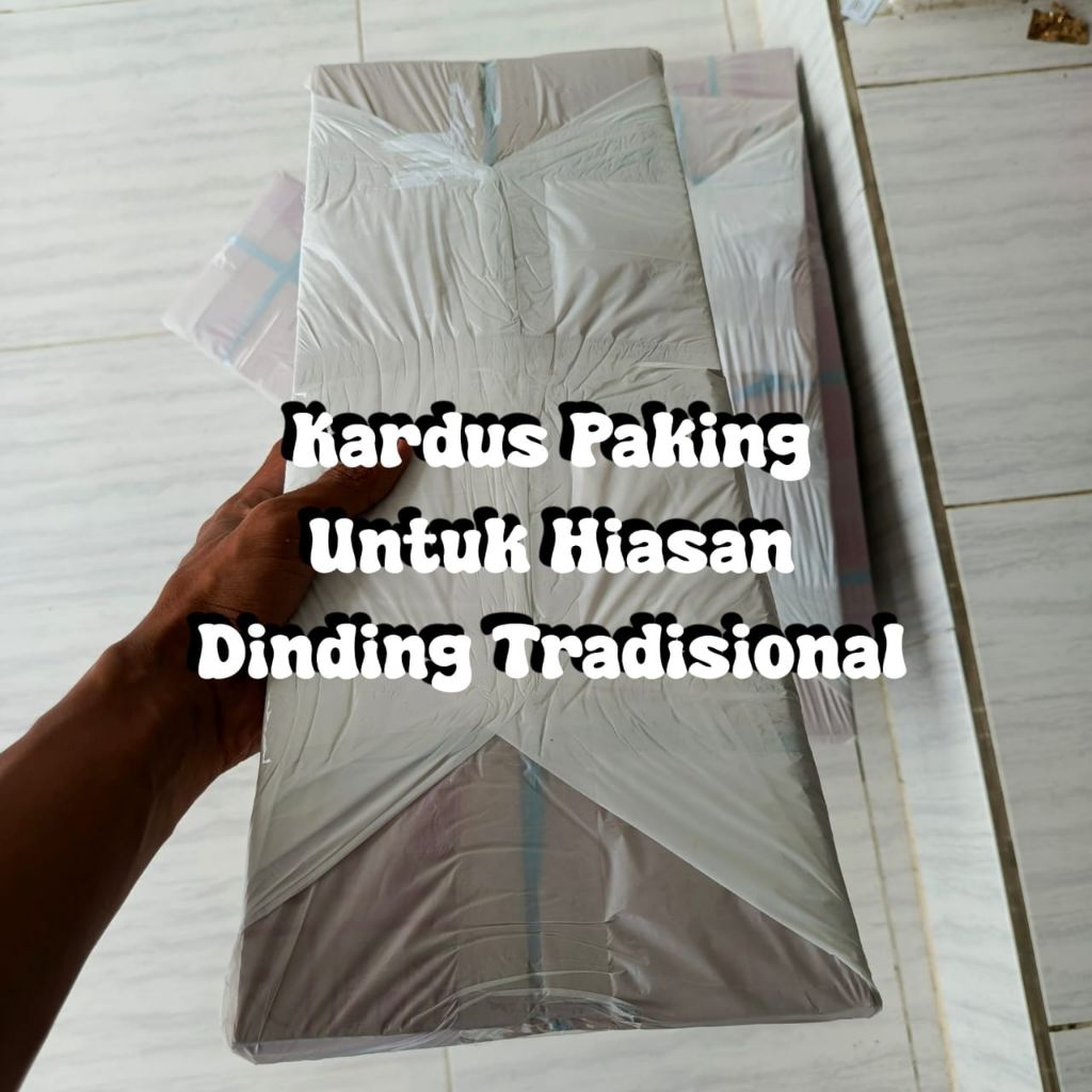Kardus CR Madura 60/70cm Hiasan Dinding Lengkap Sarung