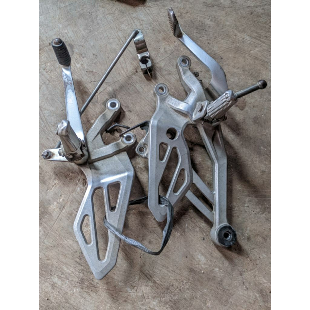 footstep depan r15v3 original bekas