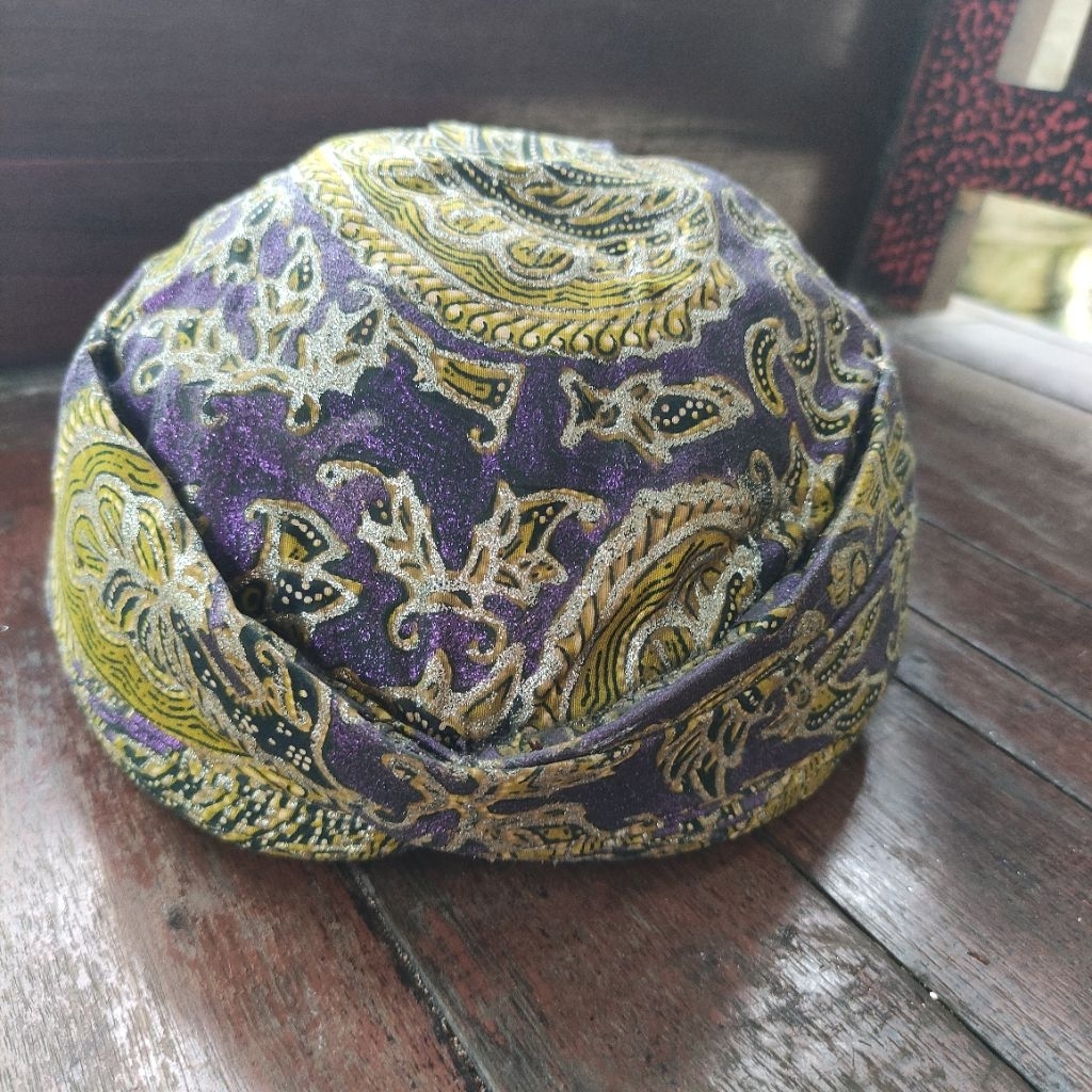 Blangkon jogja prada warna ungu